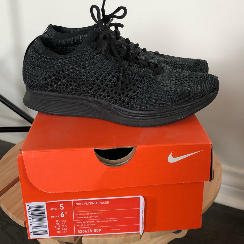 NIKE Flyknit Racer- Triple Black